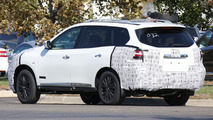 Nissan Pathfinder facelift spy photo