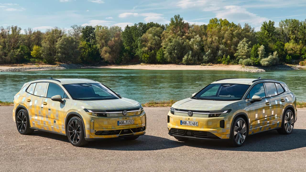 VW ID. Tiguan (getarnt) als normale Version (rechts) und als R-Line
