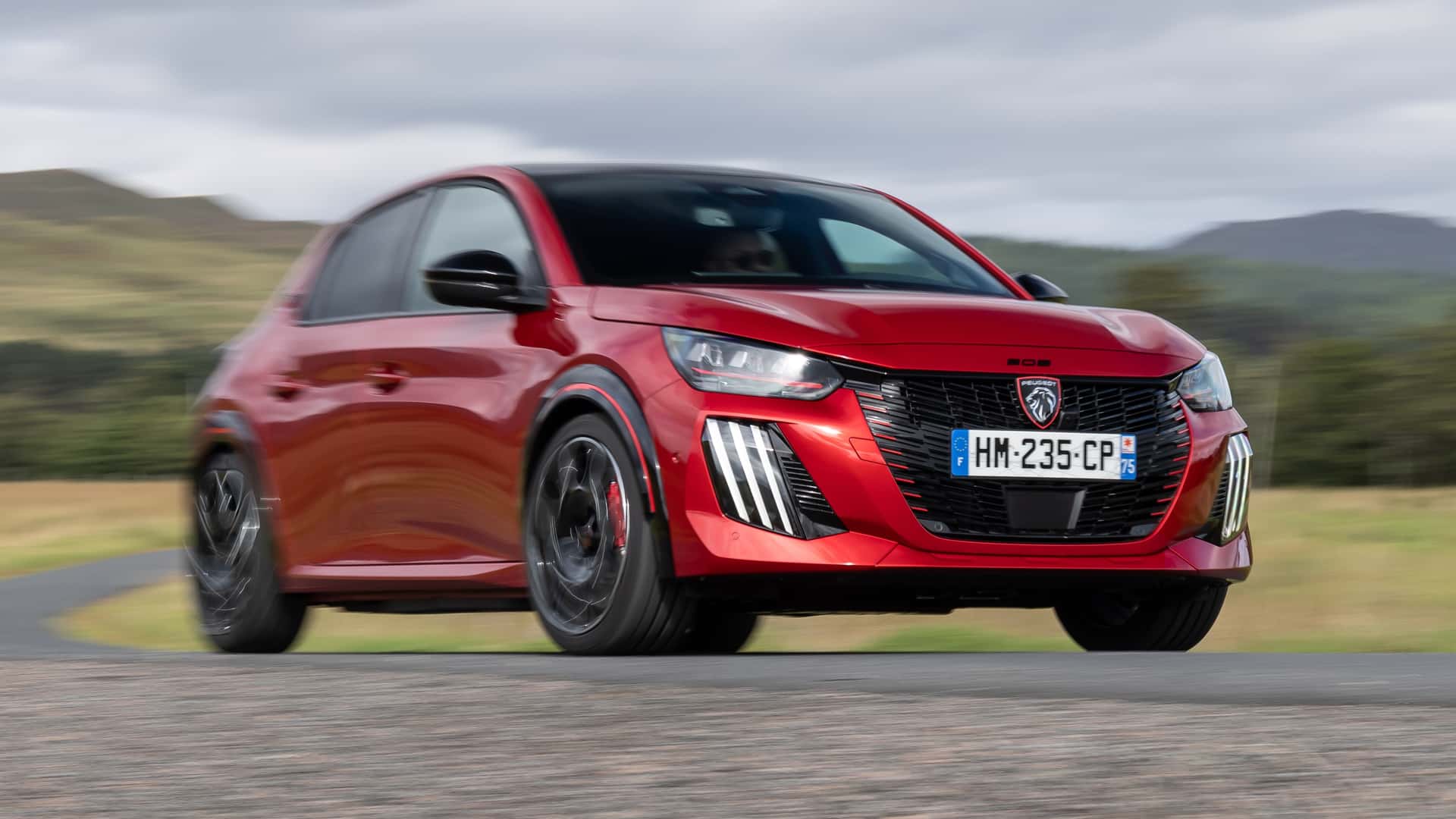 Peugeot e-208 GTi в движении