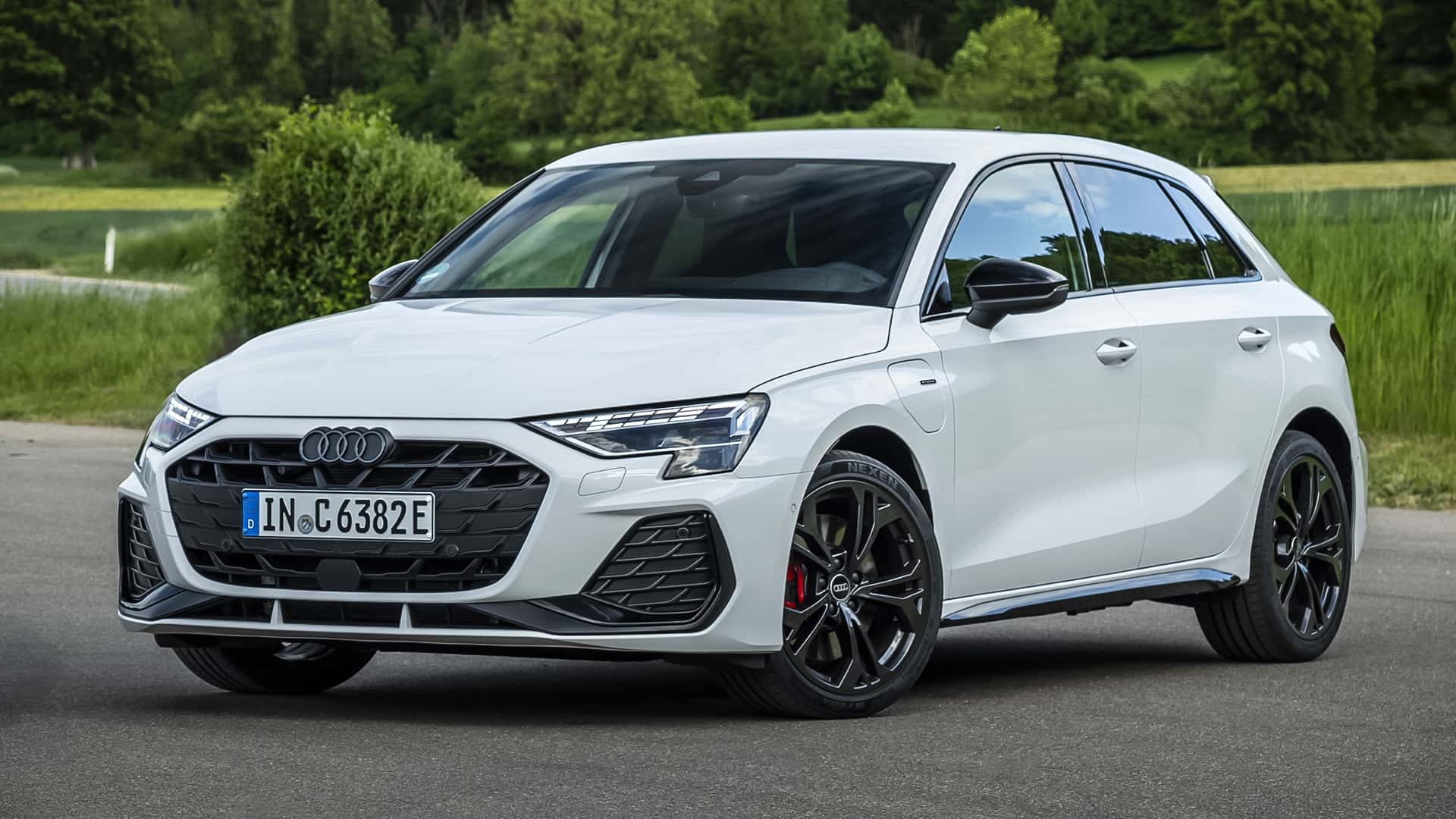 https://cdn.motor1.com/images/mgl/8A3BwB/s1/audi-a3-sportback-e-hybrid-2026.jpg
