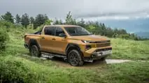 Toyota Hilux (2026) Ibrido 48V Invincible