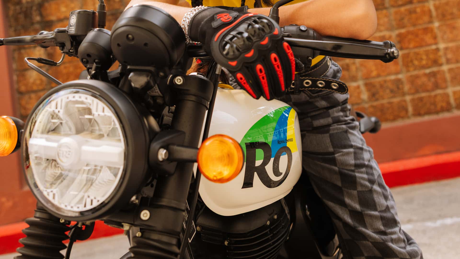 Royal Enfield lança a Hunter 350 2027, agora com farol de LED