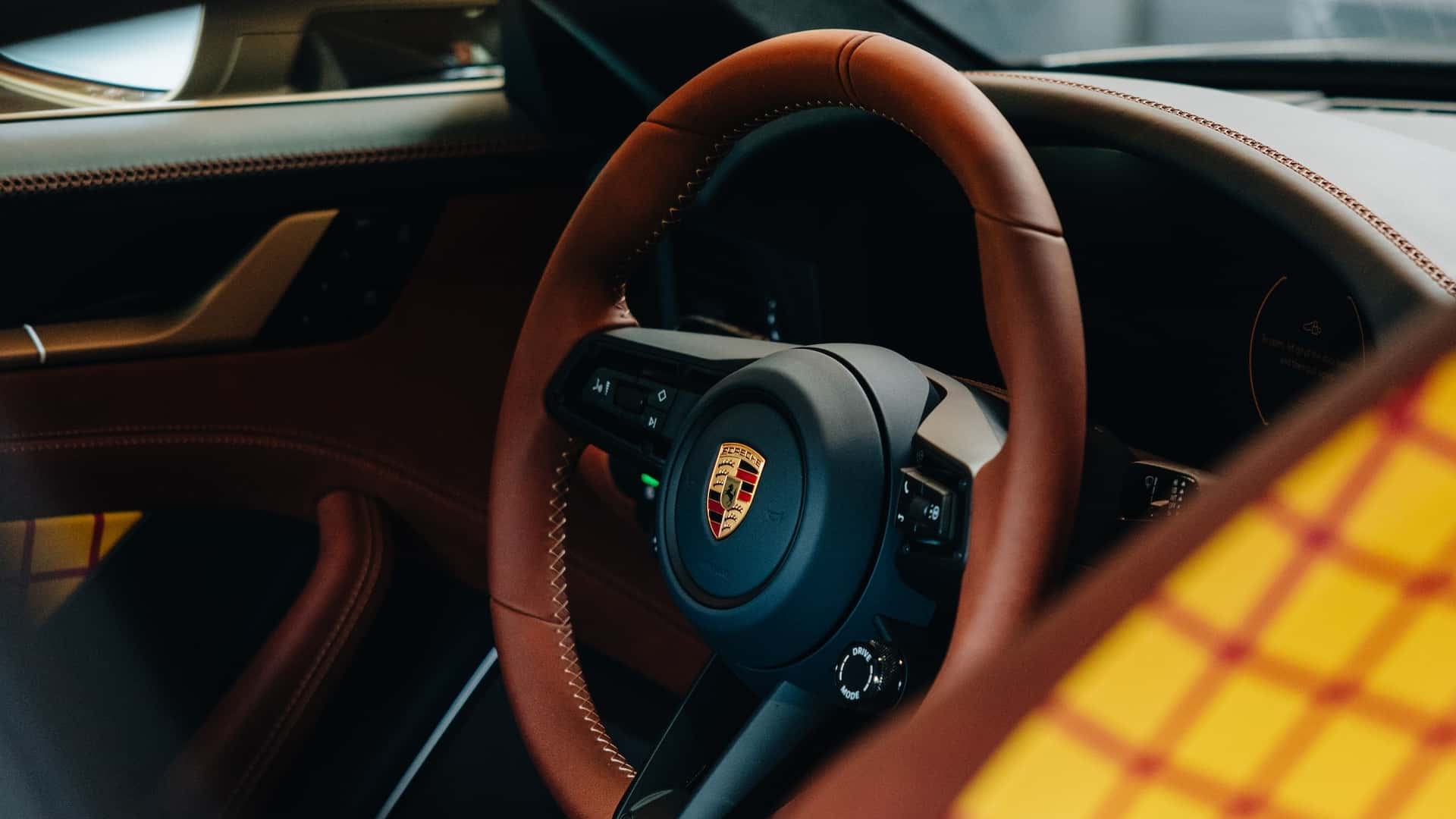 https://cdn.motor1.com/images/mgl/8A3mxe/s1/porsche-and-pixar-toy-story-collaboration.jpg