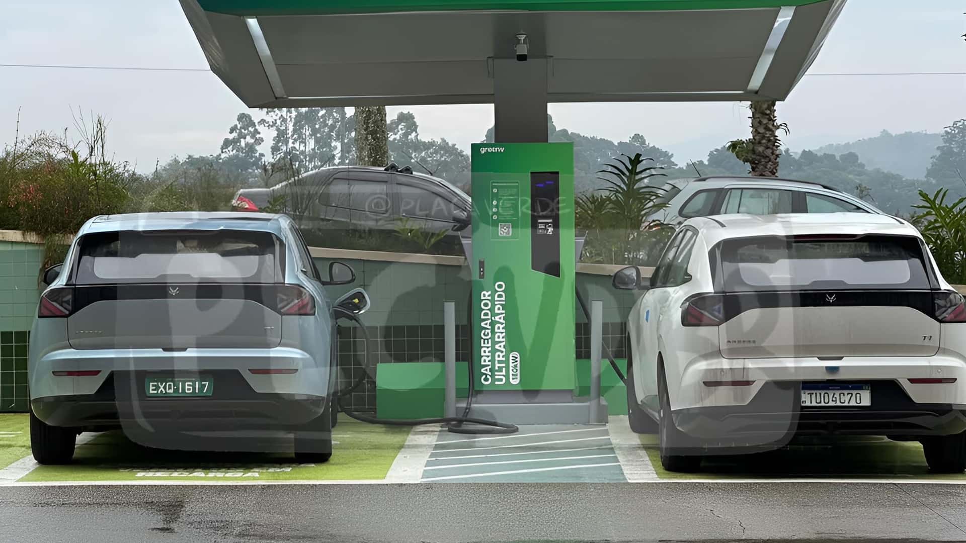 Arcfox T1 é flagrado no Brasil para enfrentar BYD Dolphin e Geely EX2