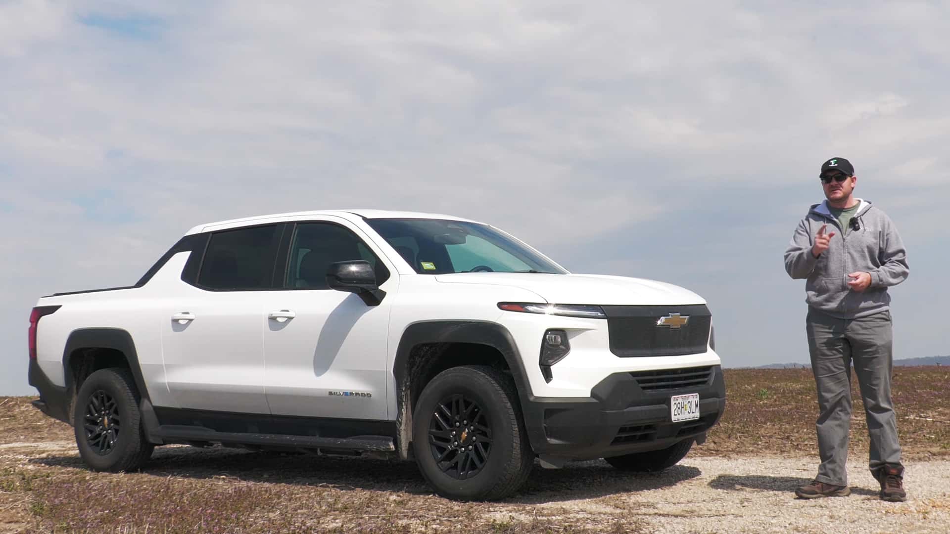 Chevrolet Silverado EV: Un YouTuber vende su camioneta eléctrica por problemas de servicio y facturas de seguro elevadas