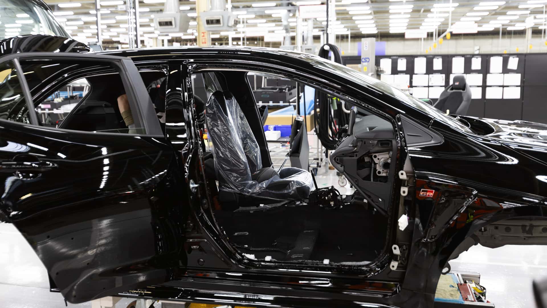 https://cdn.motor1.com/images/mgl/8A3zVJ/s1/toyota-uk-production.jpg
