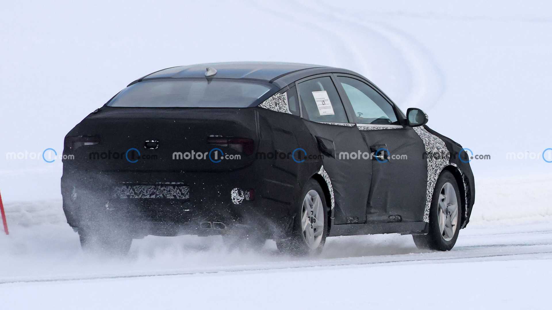 kia-rio-sedan-spy-shots.jpg