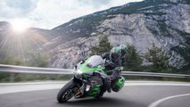 2023 Kawasaki Ninja H2 SX SE - Front View - Leaning 2