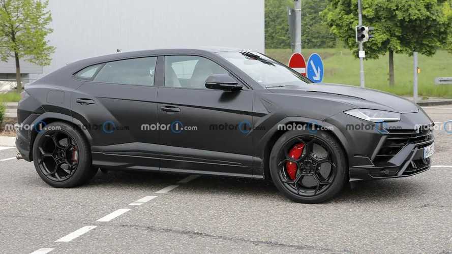 Lamborghini Urus Evo Spy Shots