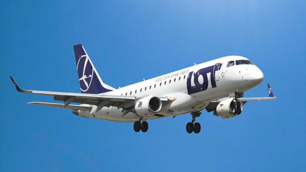 LOT_Embraer175_fot_Jacek_Bonczek_bluesky_1