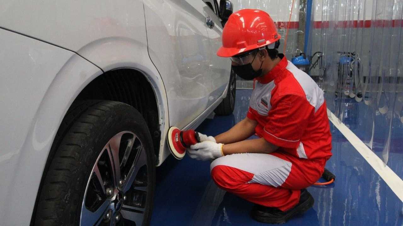 Proses pengerjaan Bodi & Cat Mitsubishi Karawang.