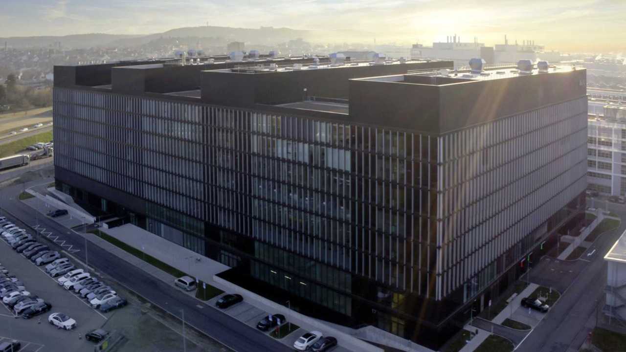 mercedes-benz-electric-vehicle-software-hub