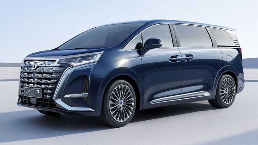 Минивэн Denza открывает пасть на Toyota Alphard