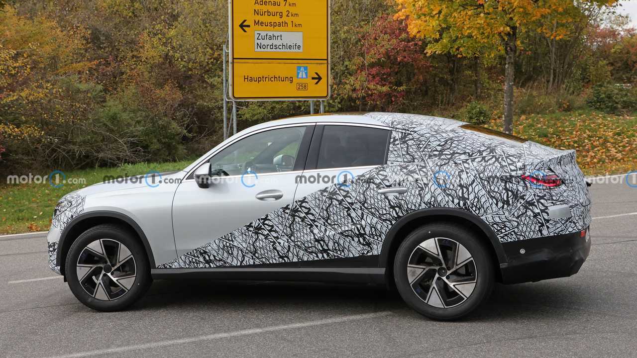 Nuova Mercedes GLC Coupé, le foto spia