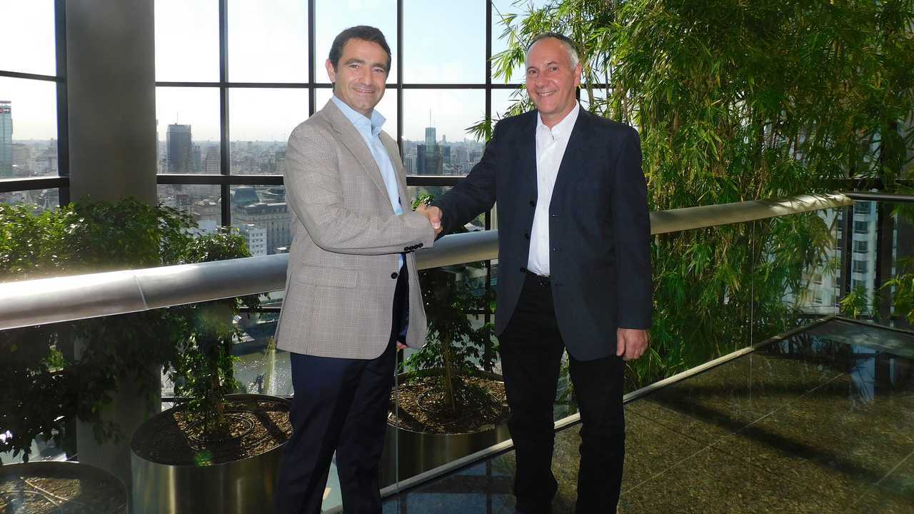 Martín Mandarano, CEO de YPF Luz, y Fabián Baronzini, presidente de Prestamp SAIC.