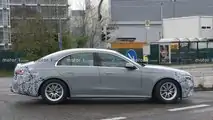 Mercedes-Benz E-Klasse Limousine (2023) fast ungetarnt erwischt
