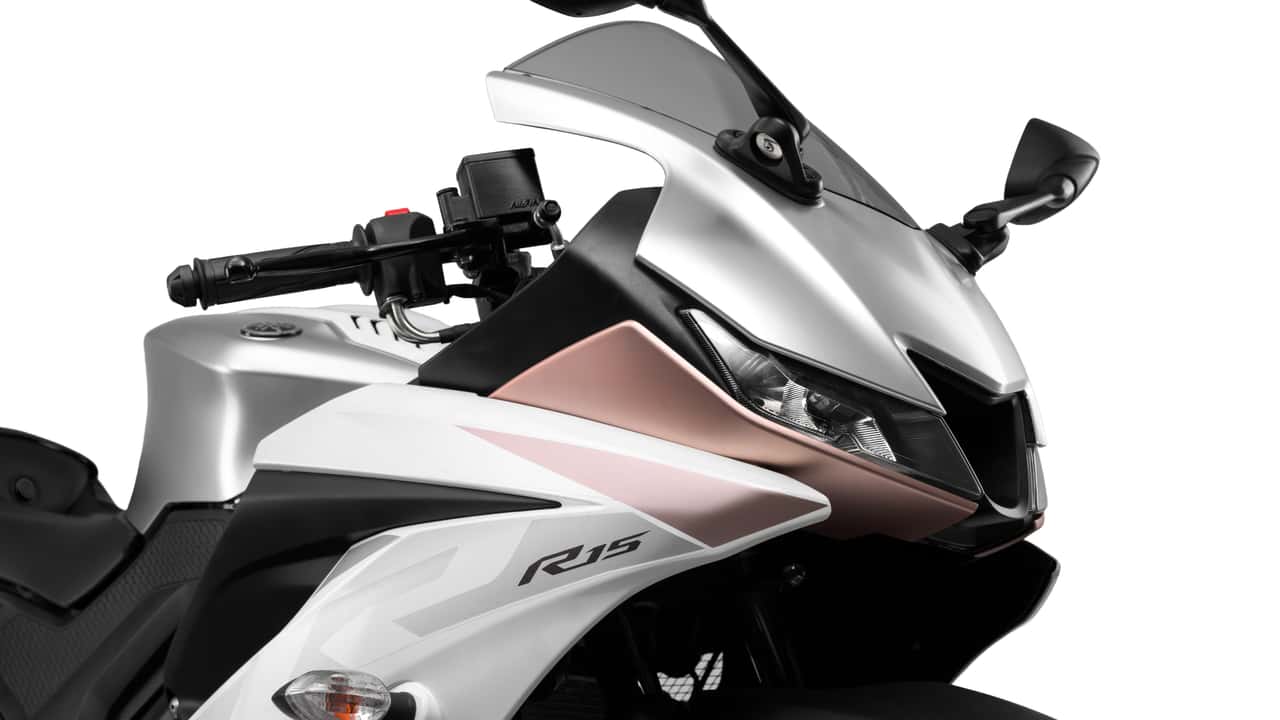 Yamaha R15 2026 ganha nova cor no Brasil; veja o preço e o que muda