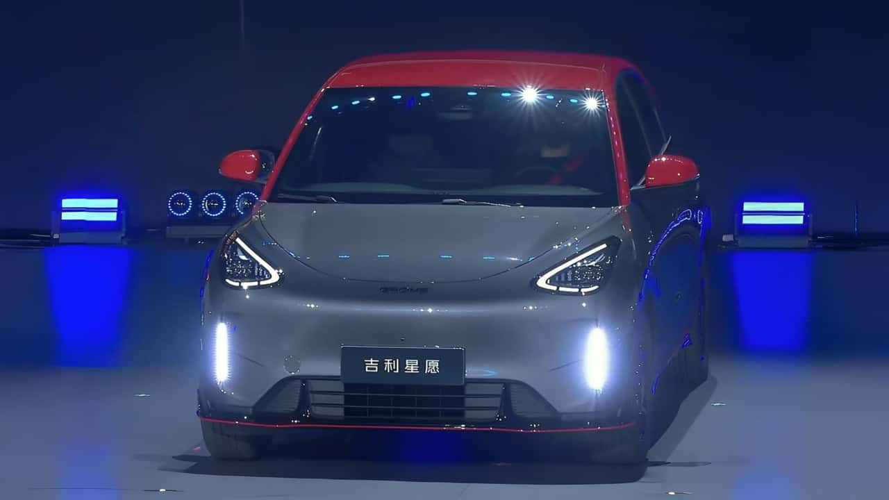Geely EX2 recebe novidades na linha 2026 antes de vir ao Brasil