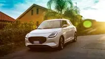 Suzuki Swift Hybrid 2025 Sakura - Foto dinamiche