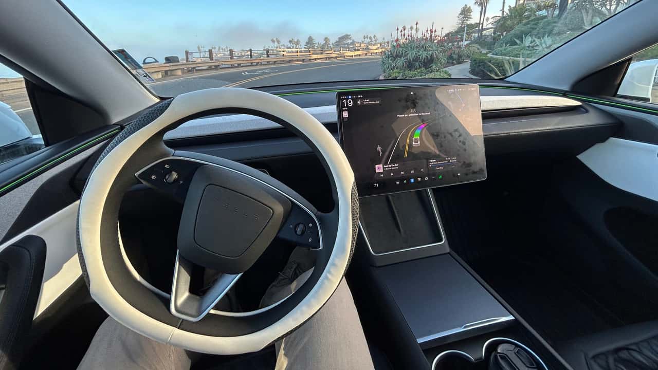 Tesla a guida completamente autonoma