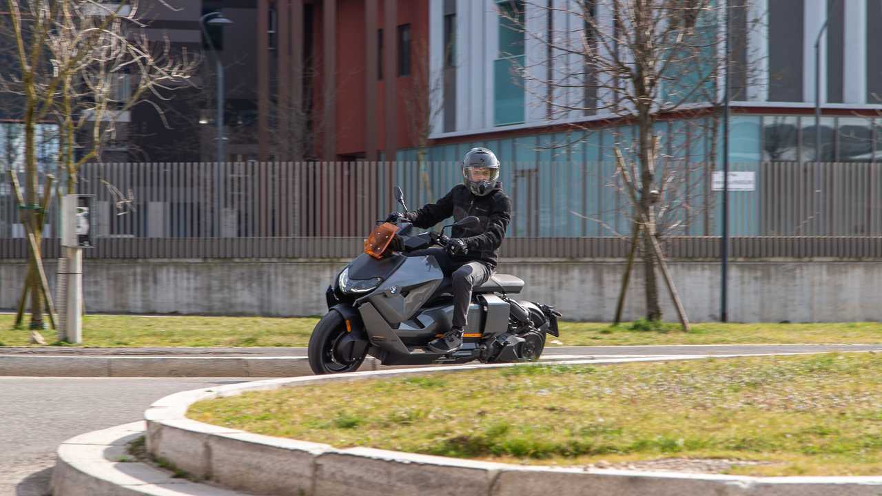 BMW CE 04