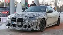 Foto spia vista frontale BMW M4 CSL 2023