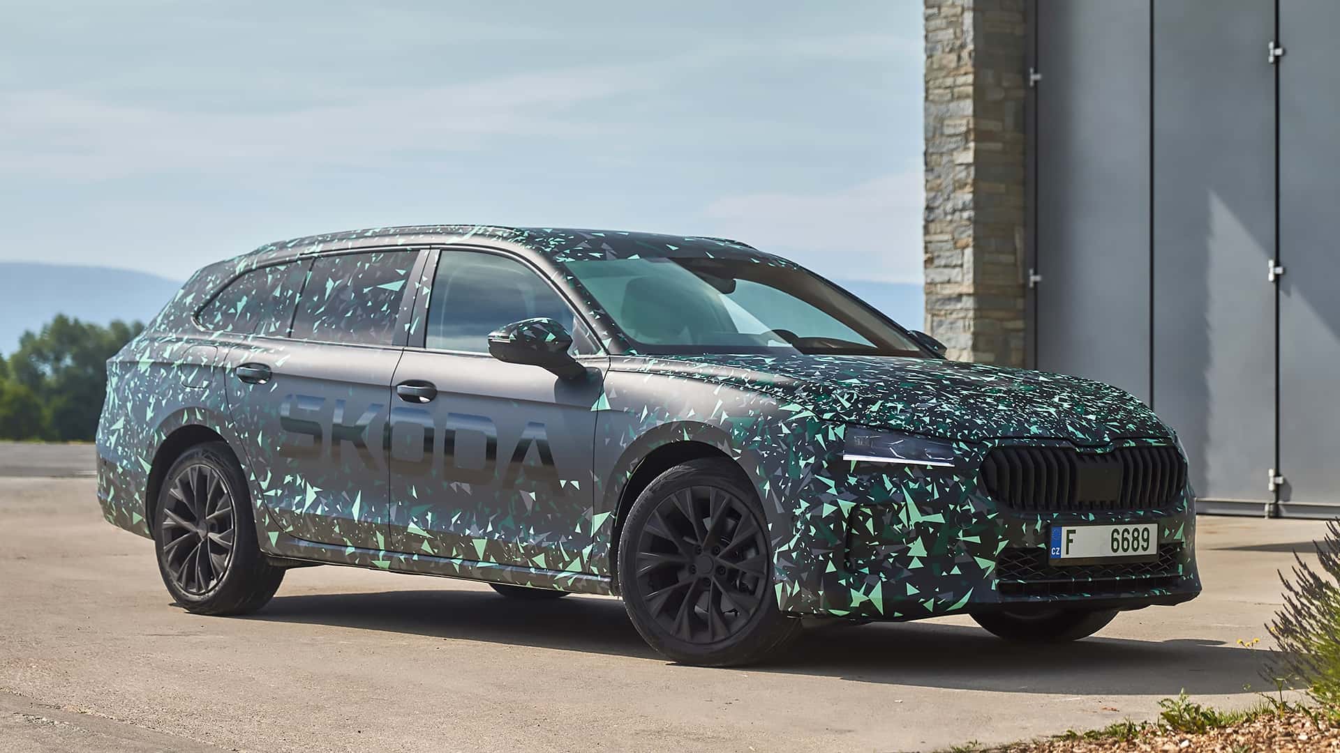 skoda-superb-combi-2024-im-vorserientest.jpg