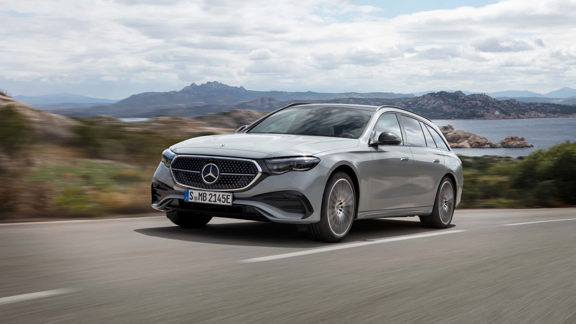 https://cdn.motor1.com/images/mgl/8ApV7W/s1/2024-mercedes-e-class-estate.jpg