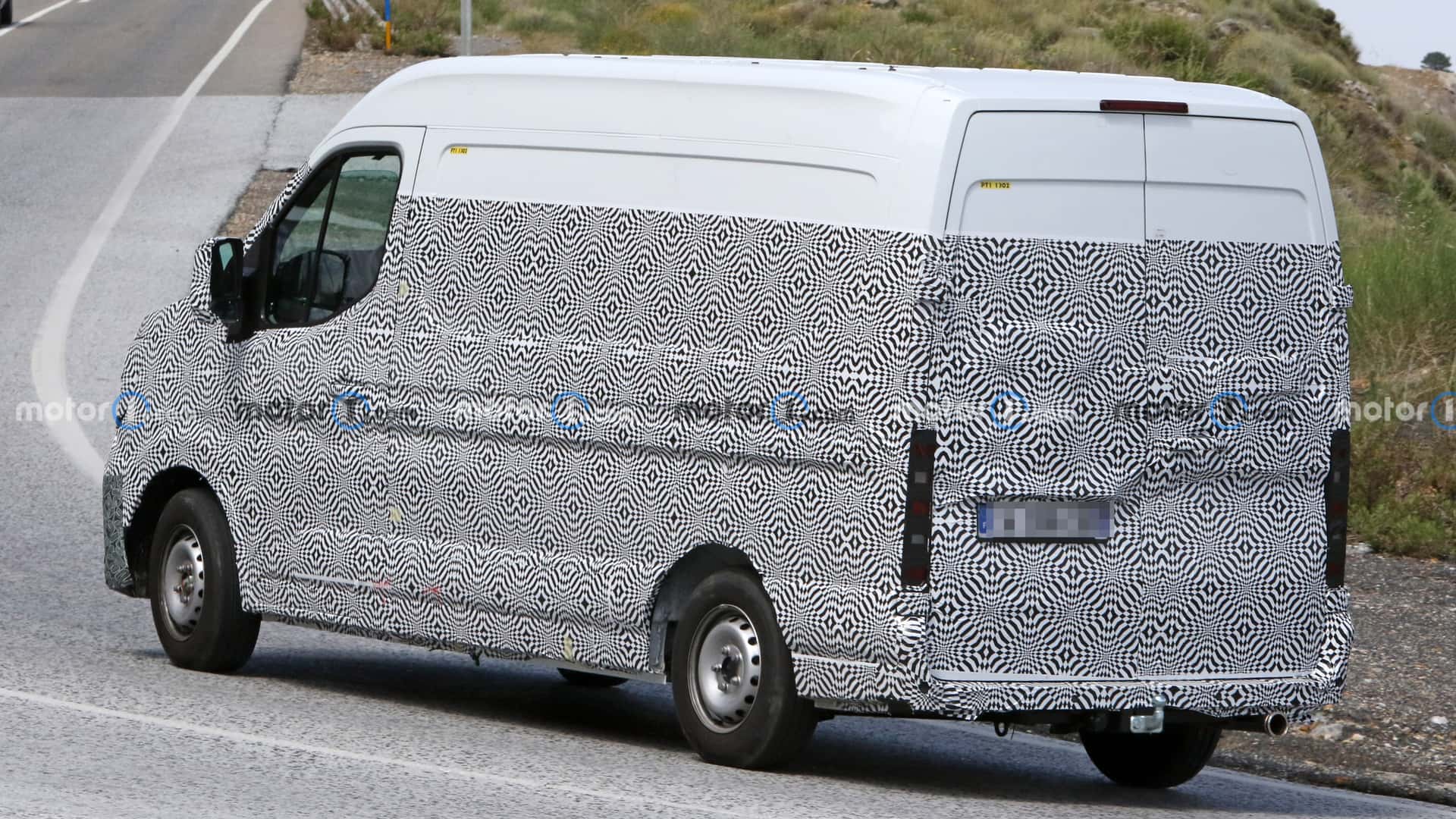 renault-master-new-spy-photo.jpg