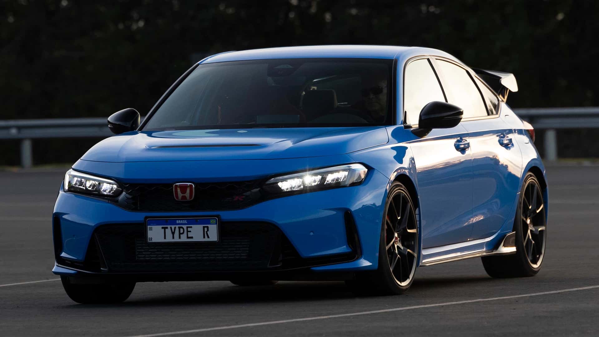 Honda Civic Type R chega ao Brasil com 297 cv e preço de R$ 429.900