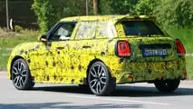 Mini Cooper 5-Türer (2024) als Erlkönig erwischt