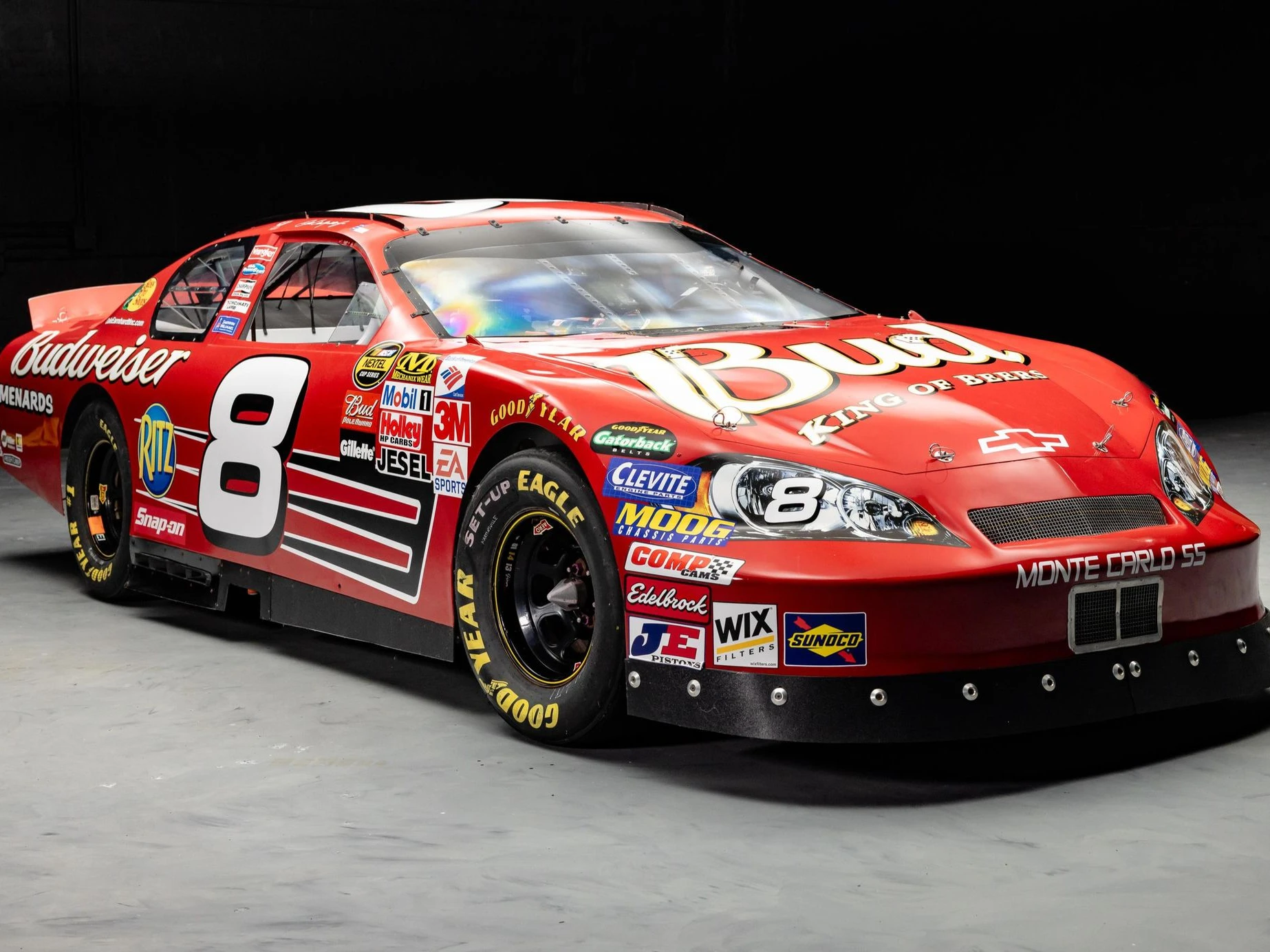 Dale Earnhardt Jr'ın NASCAR aracı satışa sunuldu