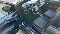 Avaliação Fiat Cronos Drive 1.3 AT 2026 - entrando na cabine