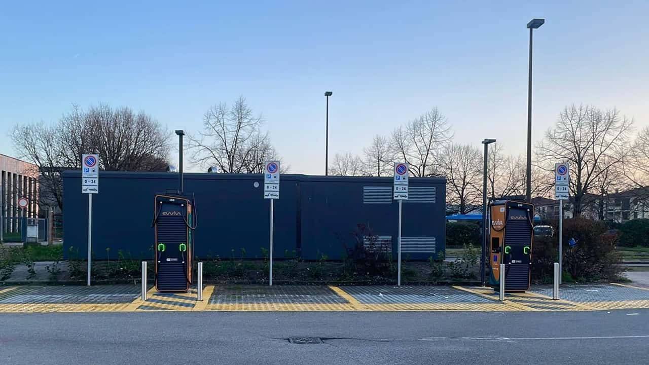 Stazione di ricarica Ewiva a Montecchio Emilia