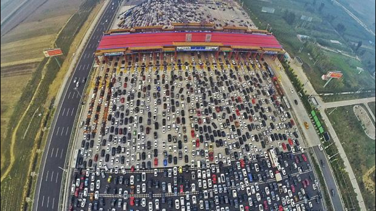 [Copertina] - Cina, il mega-ingorgo durante la settimana di ferie nazionali