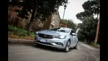 Opel Astra, l’auto a cui basta “chiedere” 
