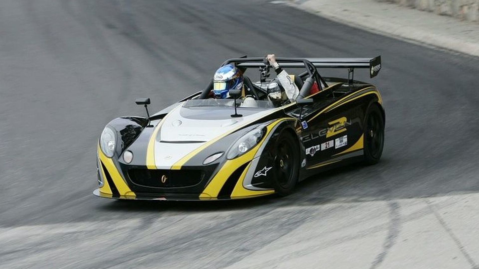 Lotus 2-Eleven Proves Credentials Lotus 2-Eleven Proves Credentials
