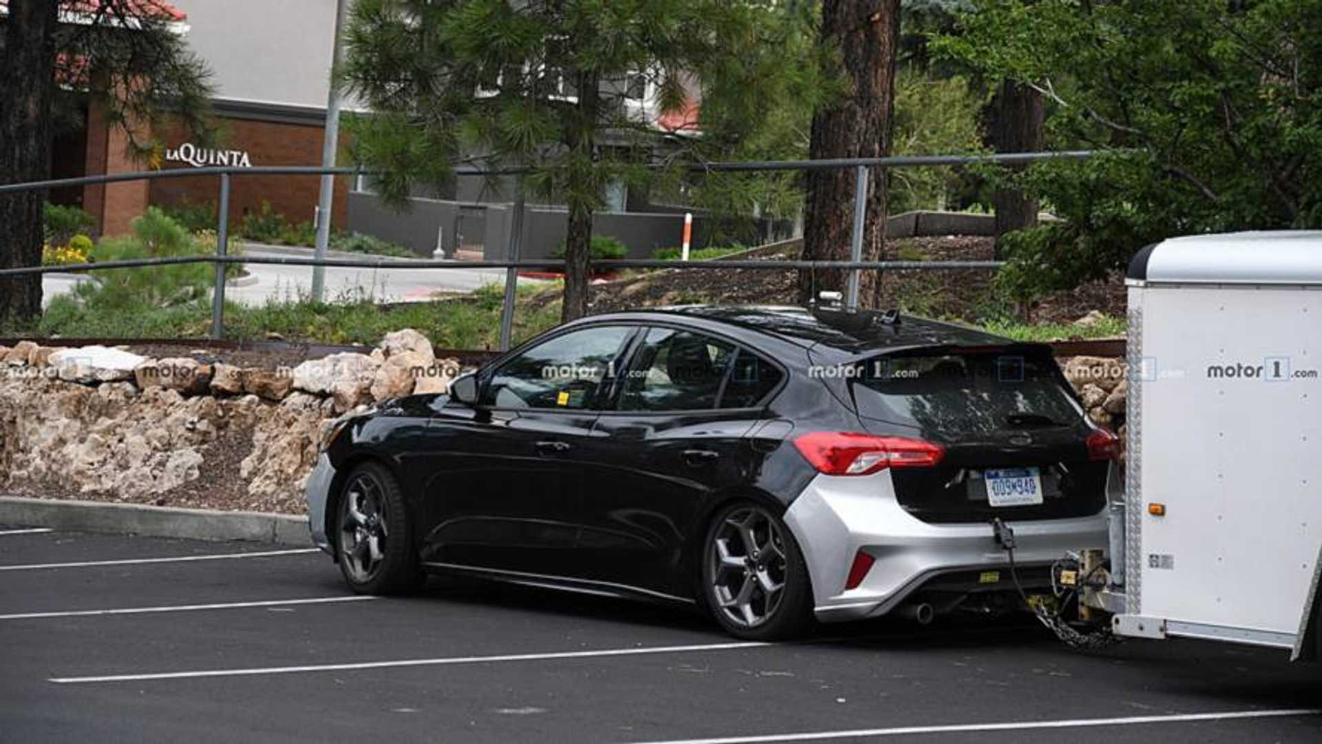 https://cdn.motor1.com/images/mgl/8JZ7e/s1/ford-focus-st-spy-shots.jpg ford-focus-st-spy-shots