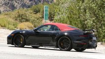 Kırmızı tavanlı Porsche 911 Turbo Cabriolet casus fotoğraf