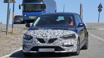 Renault Megane wagon facelift spy photo