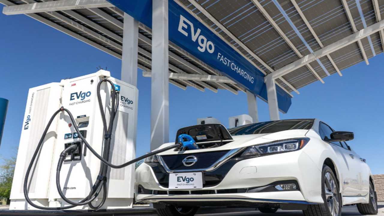 Nissan LEAF fast charging (CHAdeMO) at EVgo station