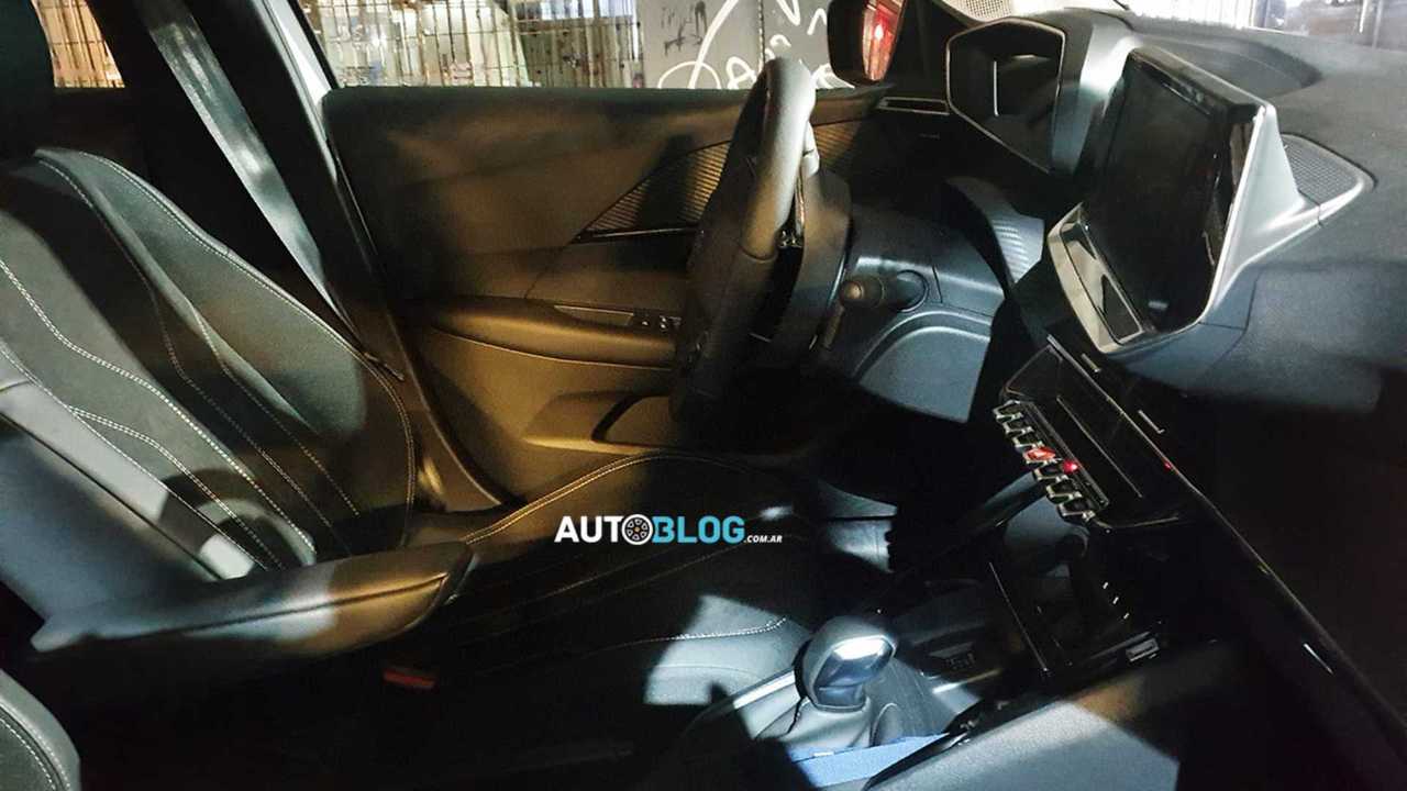 Novo Peugeot 208 Allure - Flagra