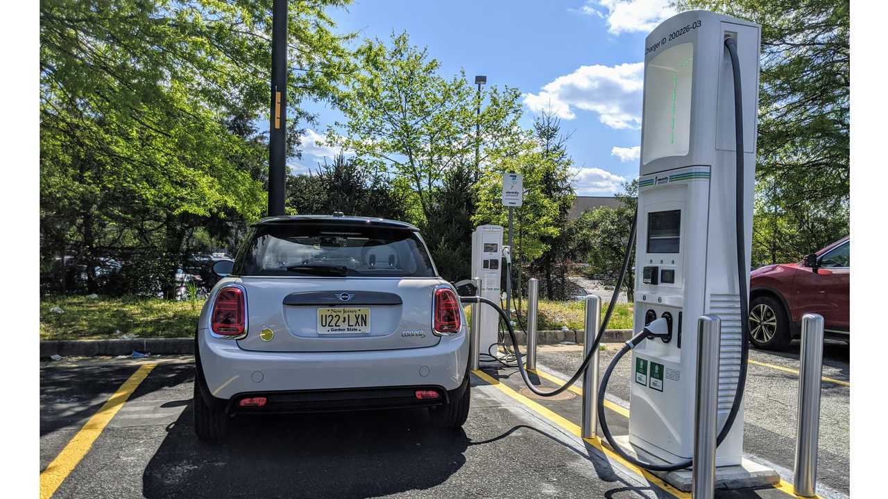 MINI Cooper SE Road Trip