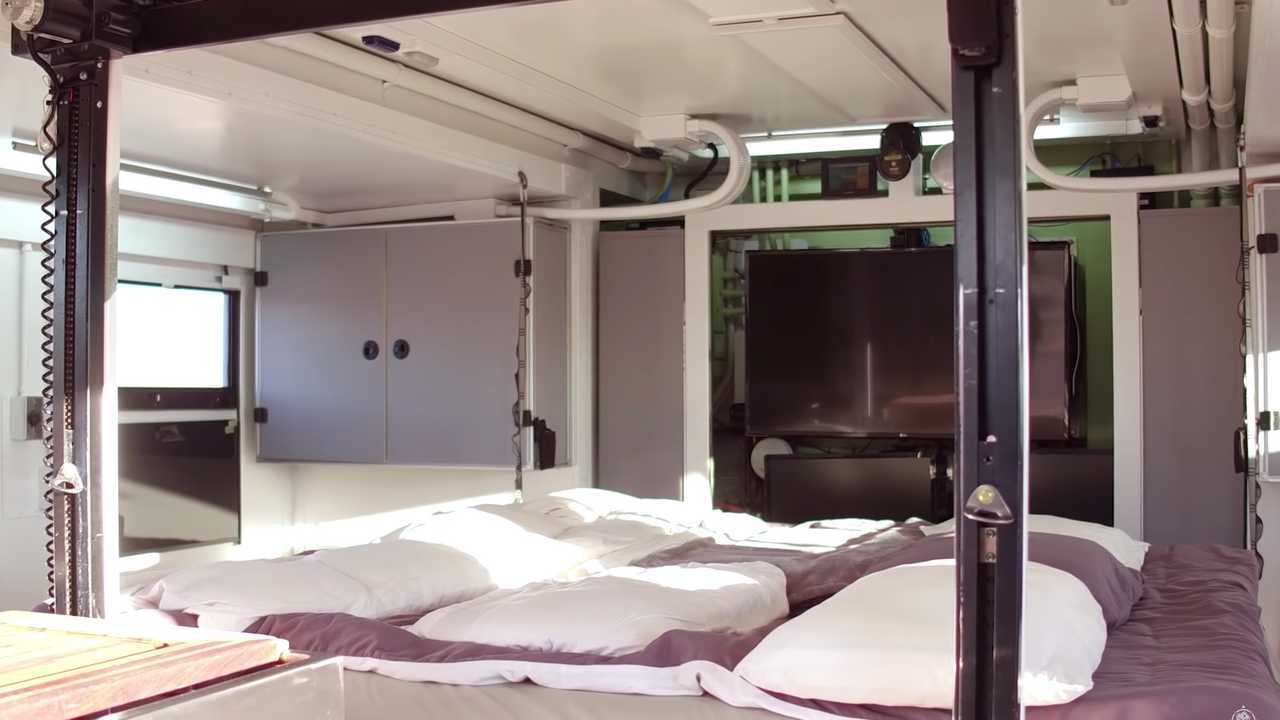 Camión militar M1087 FMTV, convertido en camper
