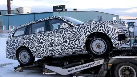 Aurus Komendant SUV Spied For The First Time 2022 Aurus Komendant spy photo