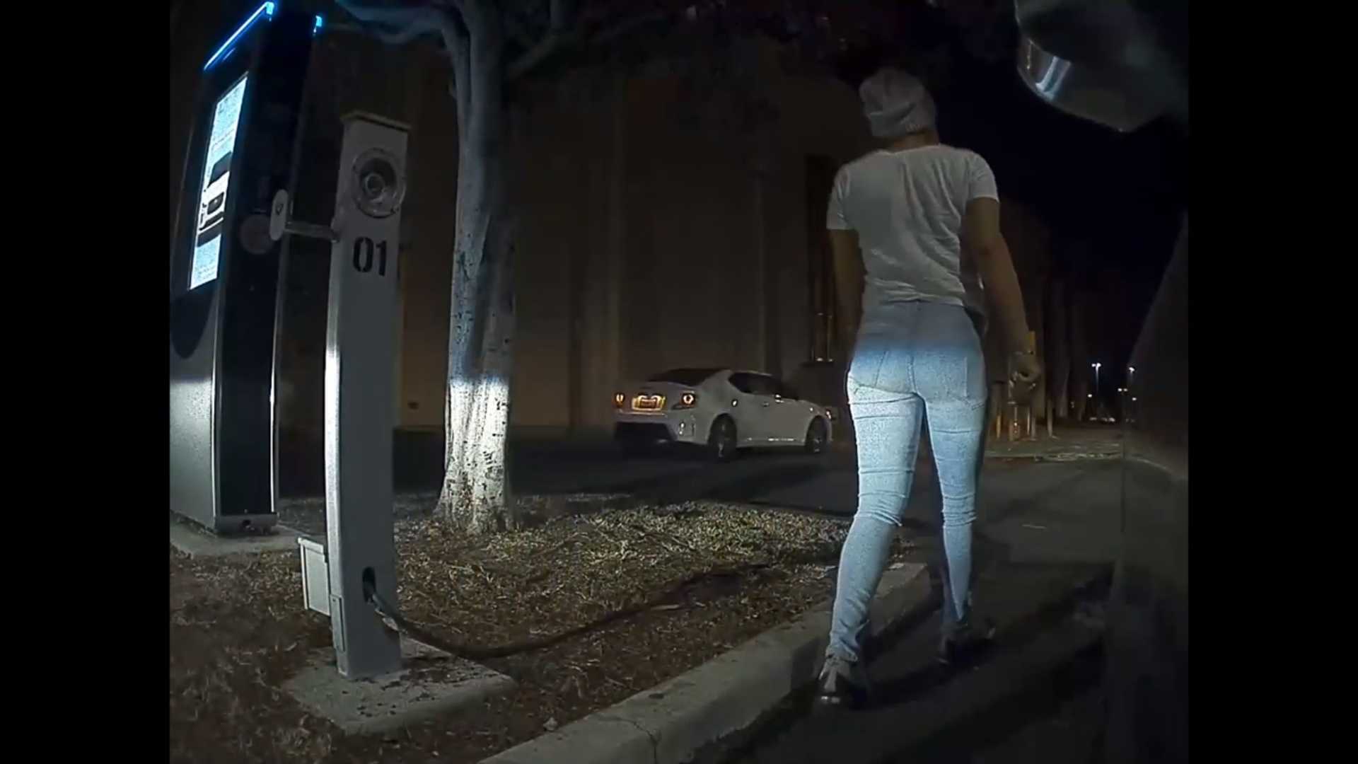 This Lady Does Not Know The Golden Rule And Unplugs Tesla To Plug BMW