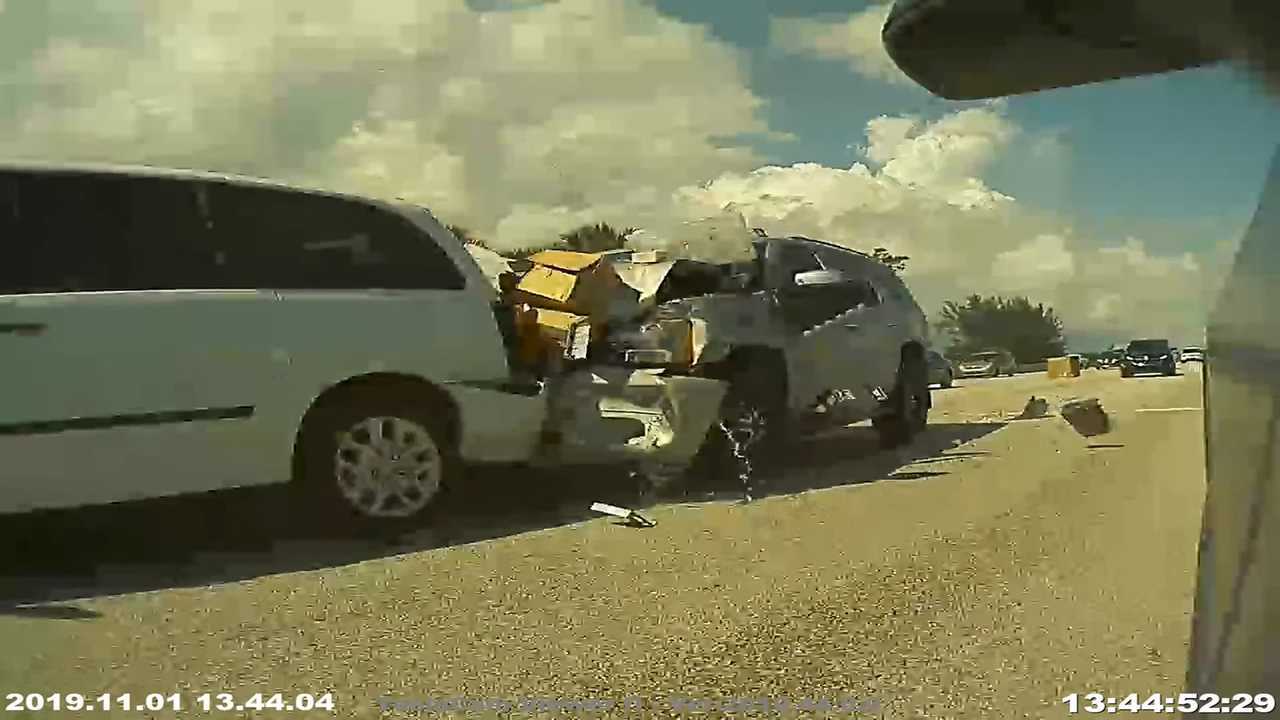 TeslaCam Proves People Can Stop In The Middle Of The Highway Anywhere