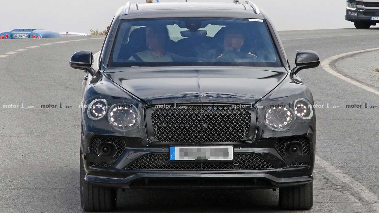 Bentley Bentayga Refresh Spy Shots
