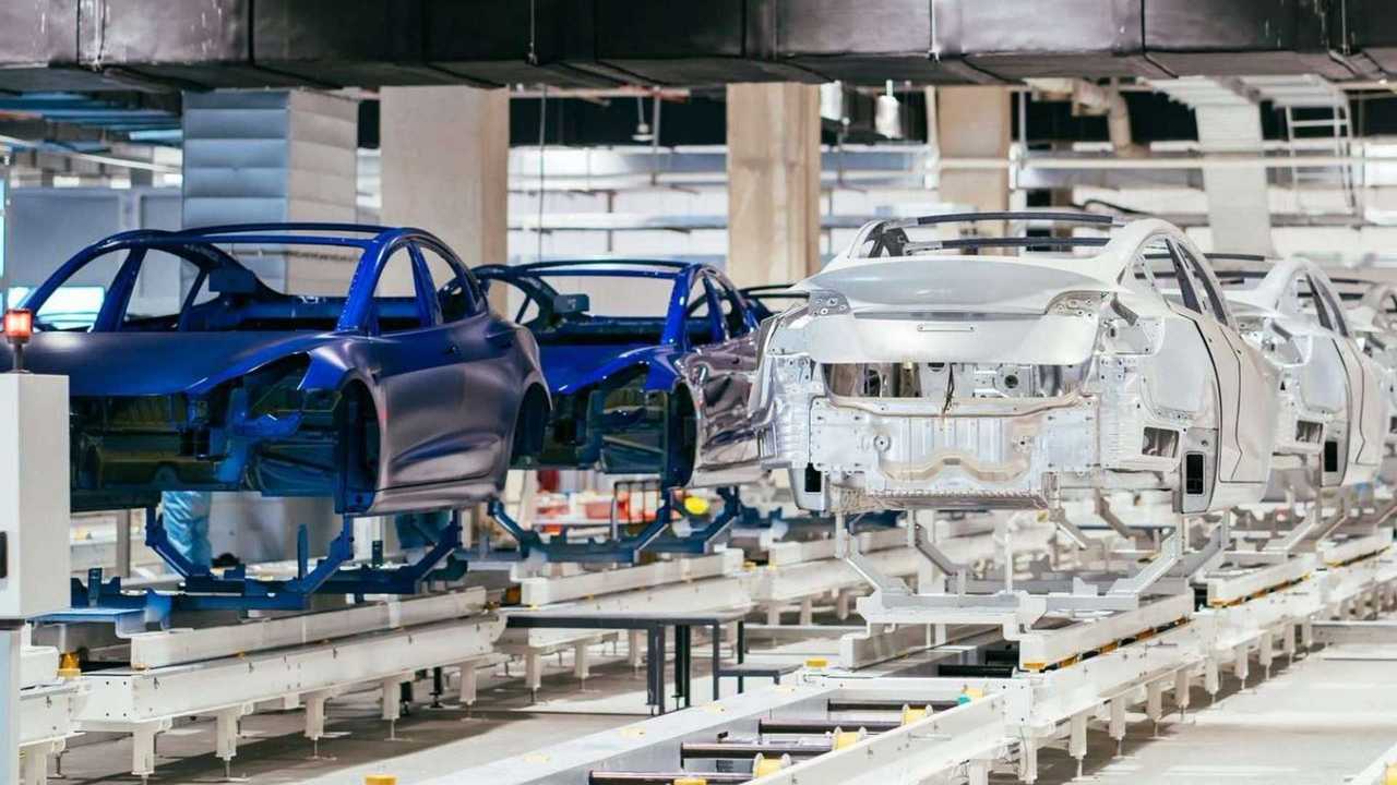 Check The Similarities Between A Tesla Model 3 And A Toyota Etios