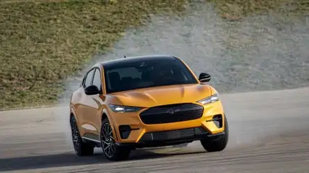 Ford патентует "режим дрифта" для электрокаров и машин с ДВС Mustang Mach-E GT in Cyber Orange Metallic